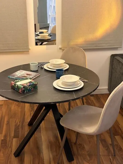 New Cosy Modern City Centre Flat-1